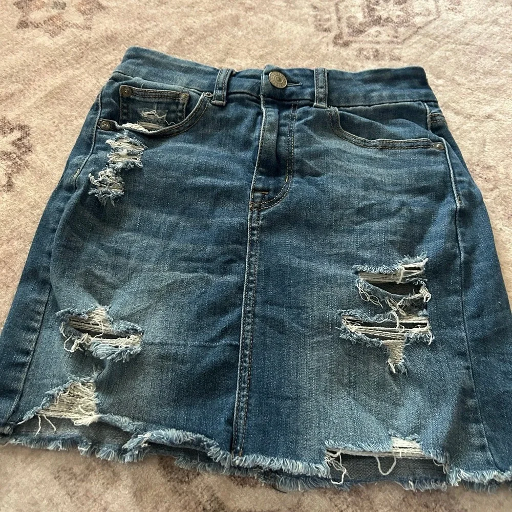 American Eagle Curvy Hi-Rise Distressed Denim Mini Skirt Size 0 Super Stretch
